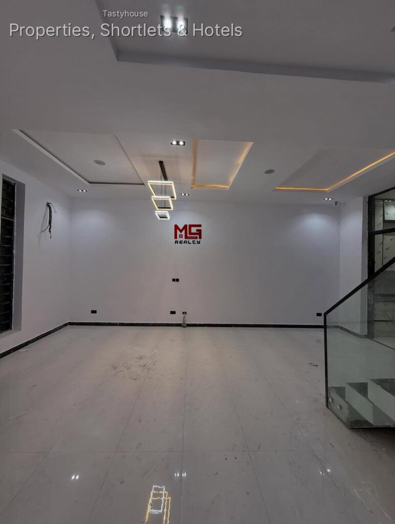 LUXURY 4 BEDROOM SEMI DETACHED DUPLEX