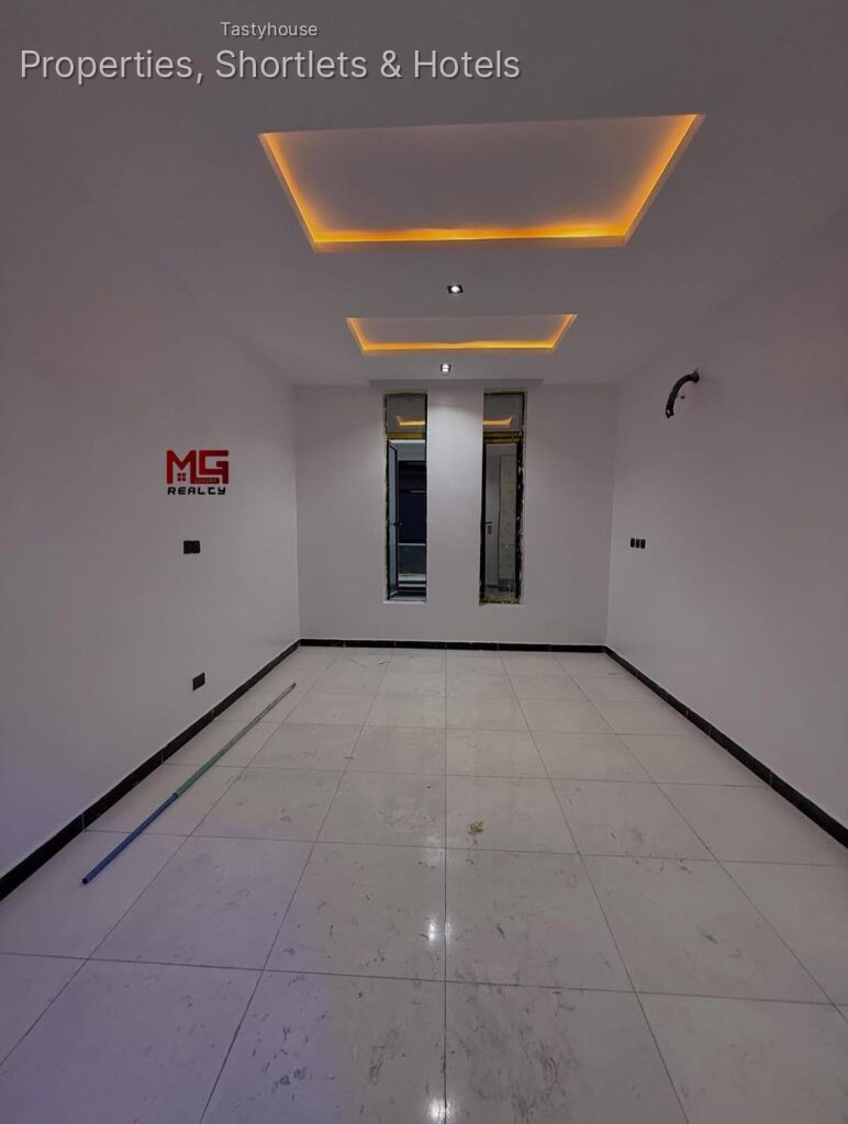 LUXURY 4 BEDROOM SEMI DETACHED DUPLEX