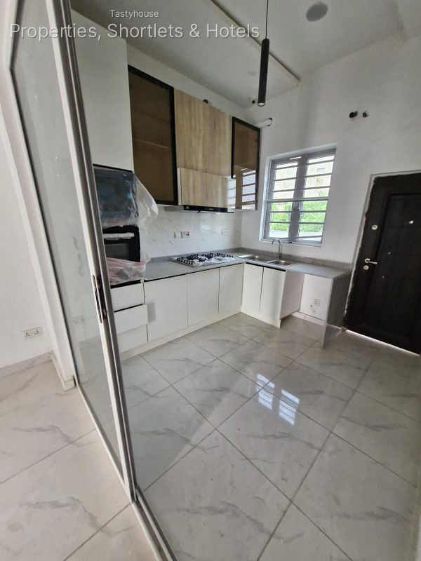 3 BED TERRACE DUPLEX ORCHID ROAD