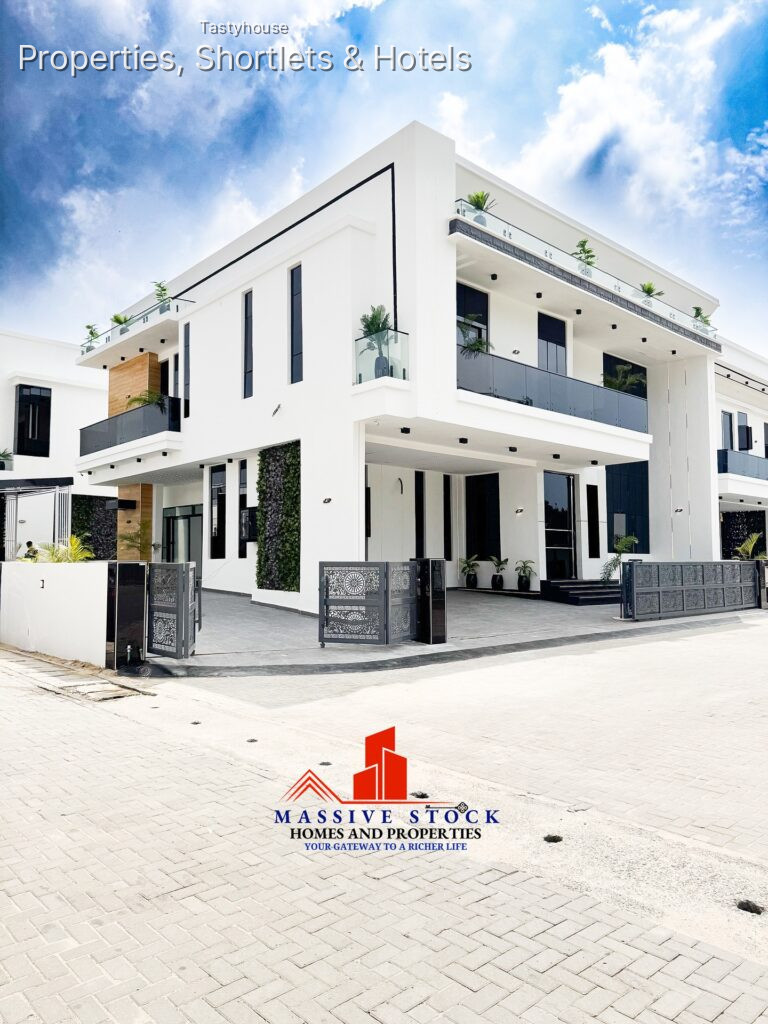 5 BEDROOM DUPLEX WITH SWIMMING POOL AND CINEMA
