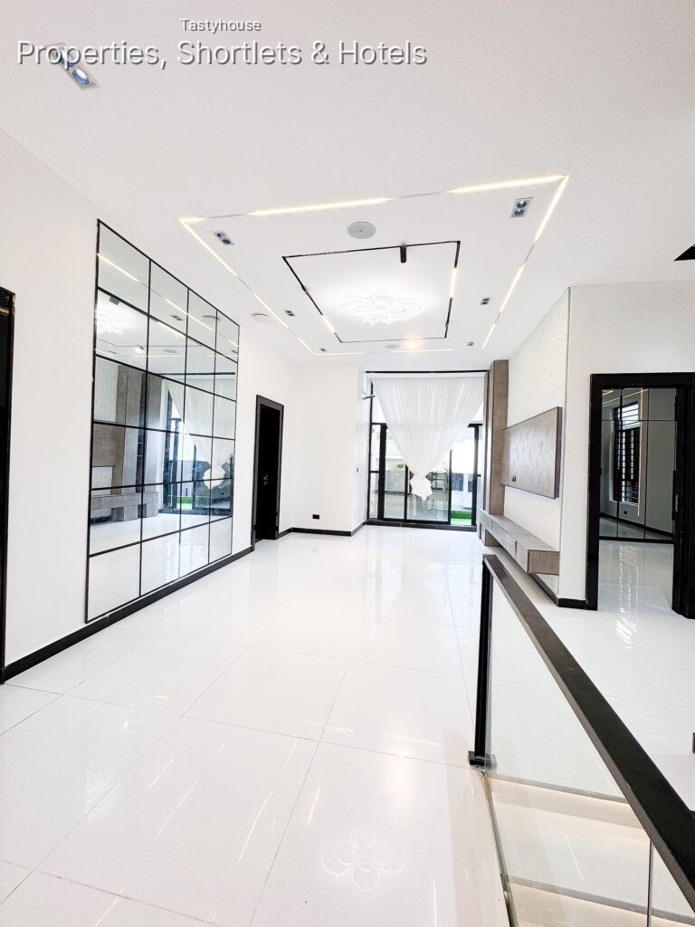 5 BEDROOM DUPLEX WITH SWIMMING POOL AND CINEMA
