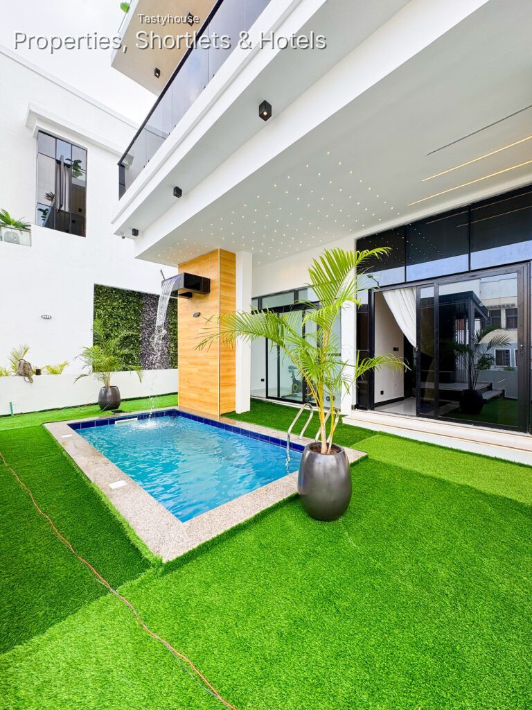 5 BEDROOM DUPLEX WITH SWIMMING POOL AND CINEMA