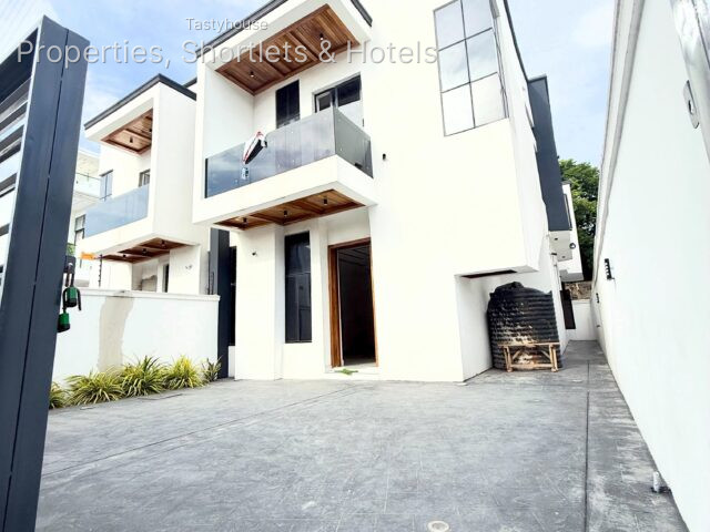 4 BEDROOM SEMI DETACHED DUPLEX