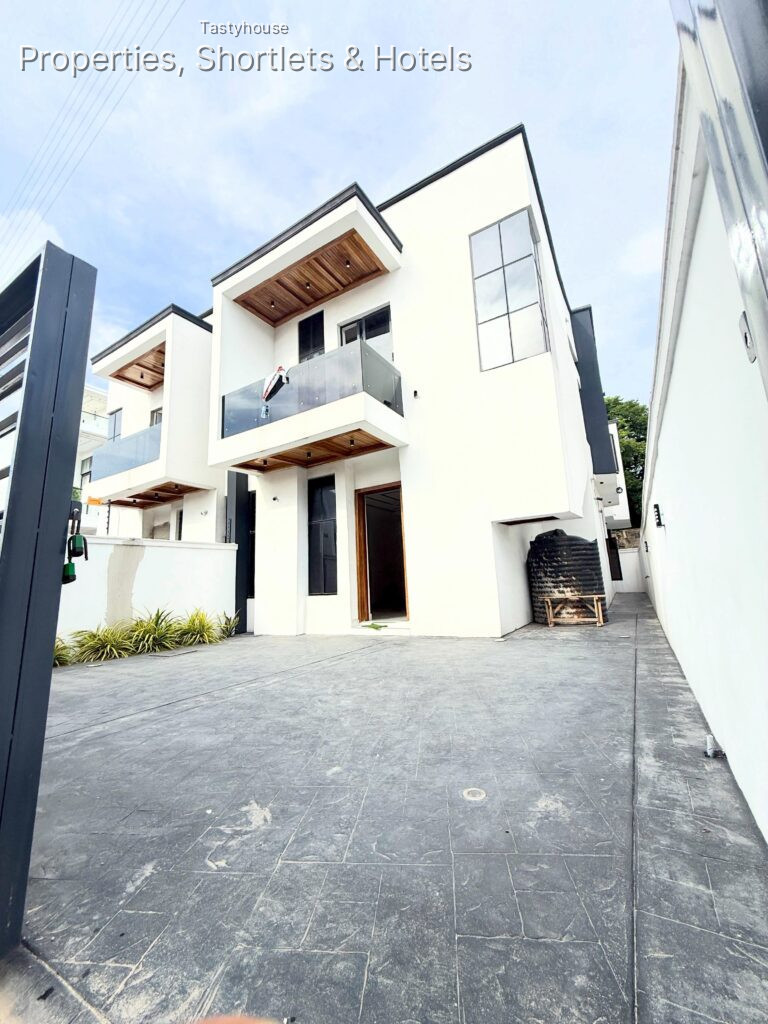 4 BEDROOM SEMI DETACHED DUPLEX