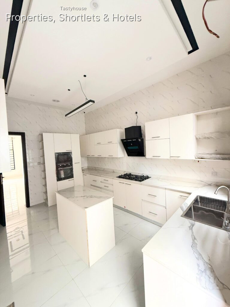 4 BEDROOM SEMI DETACHED DUPLEX