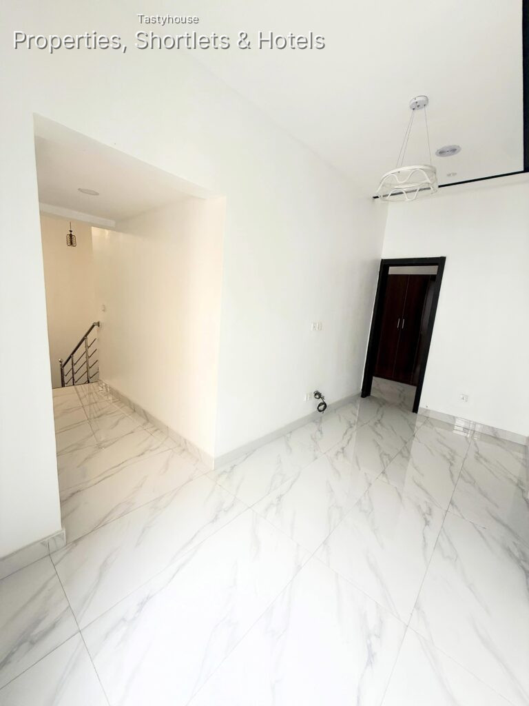 4 BEDROOM SEMI DETACHED DUPLEX