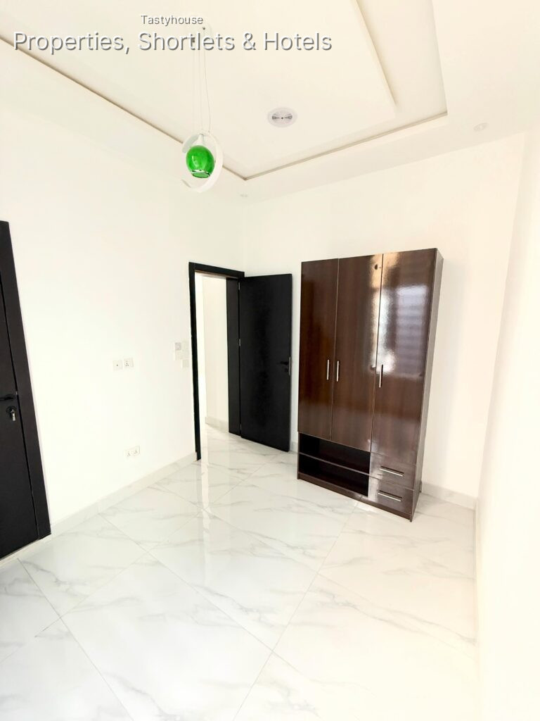 4 BEDROOM SEMI DETACHED DUPLEX
