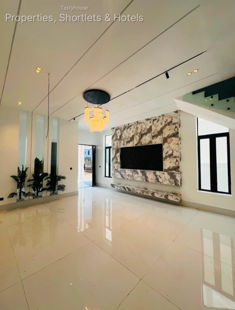4 Bedroom Fully Detached duplex with bq