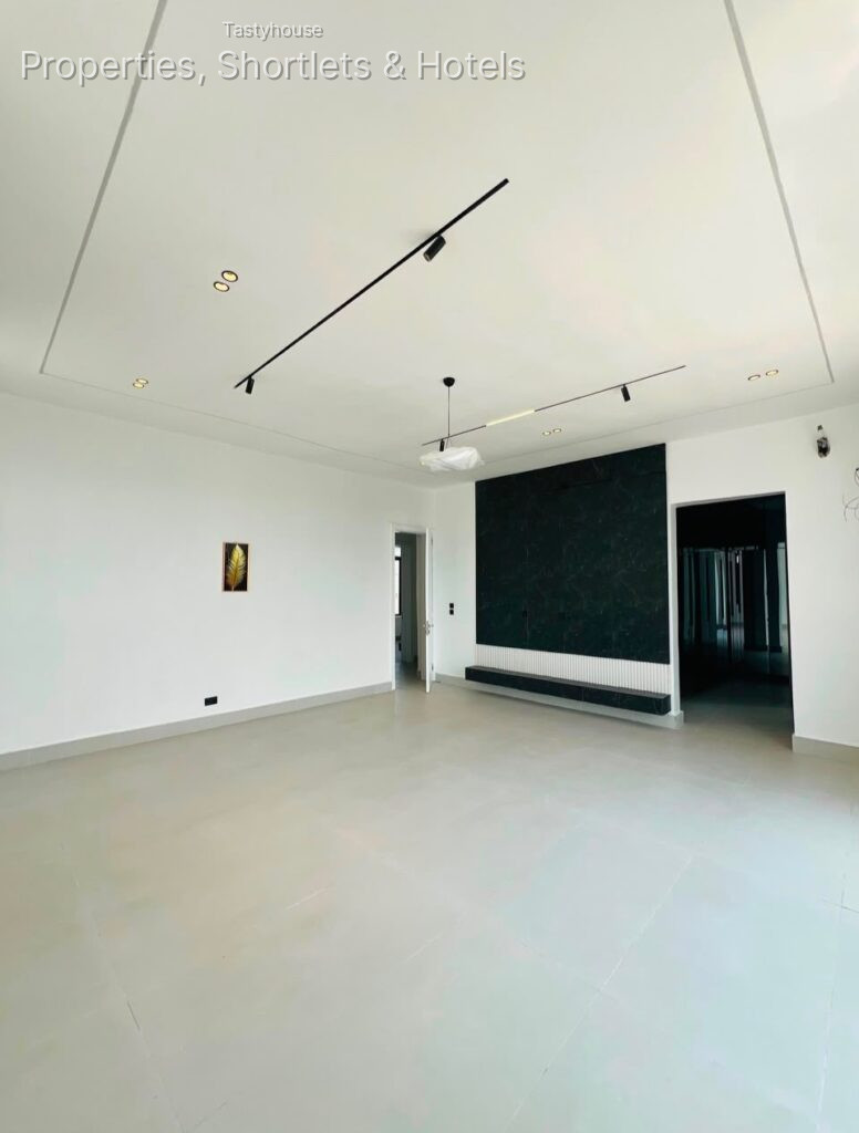 4 Bedroom Fully Detached duplex with bq