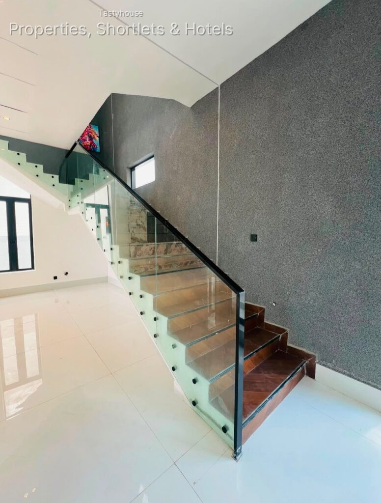 4 Bedroom Fully Detached duplex with bq