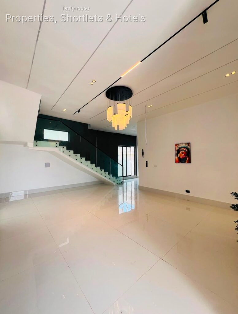 4 Bedroom Fully Detached duplex with bq