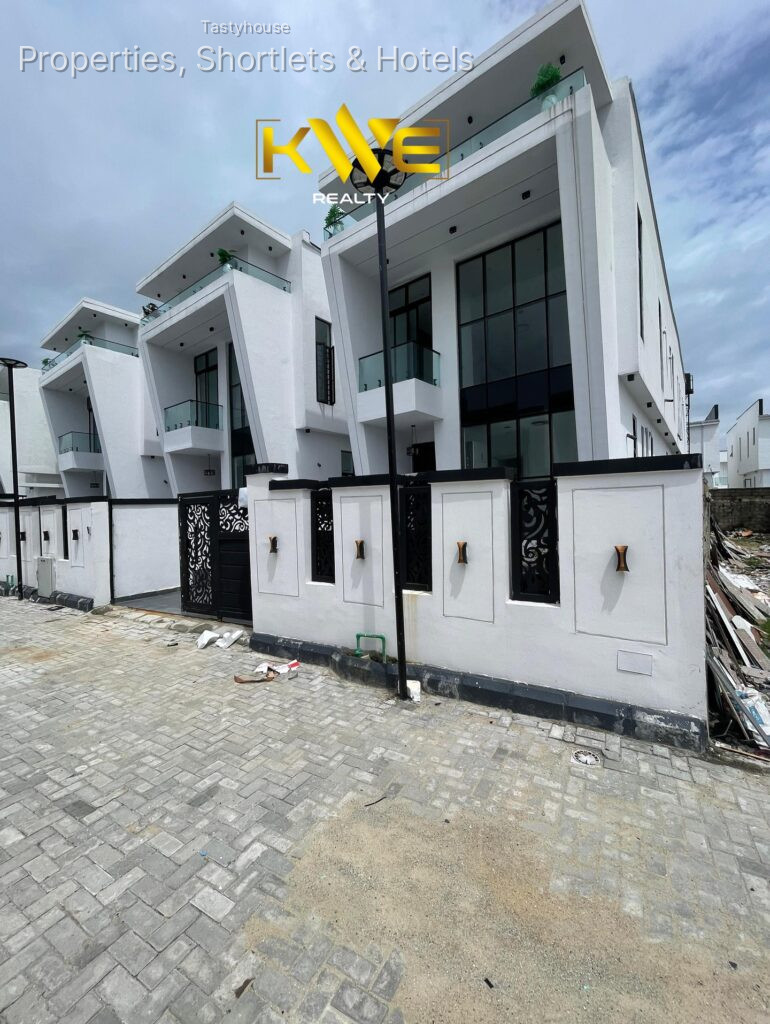 LUXURY 4BEDROOM FULLY DETACHEDDUPLEX