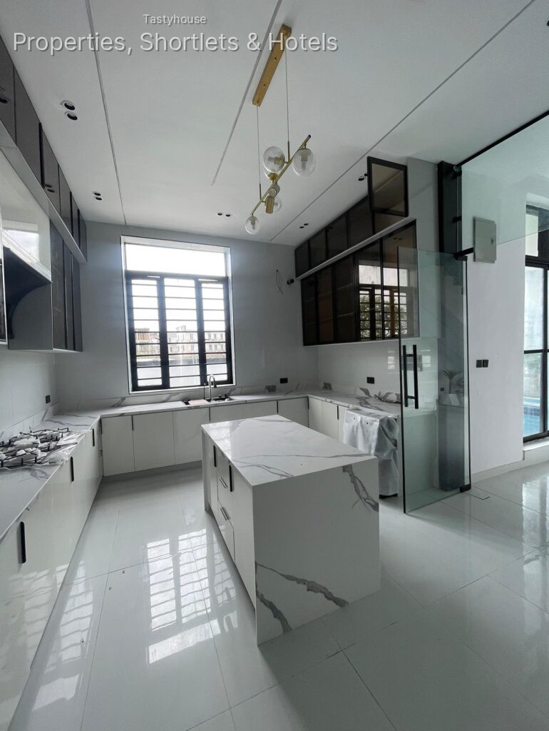 LUXURY 4BEDROOM FULLY DETACHEDDUPLEX