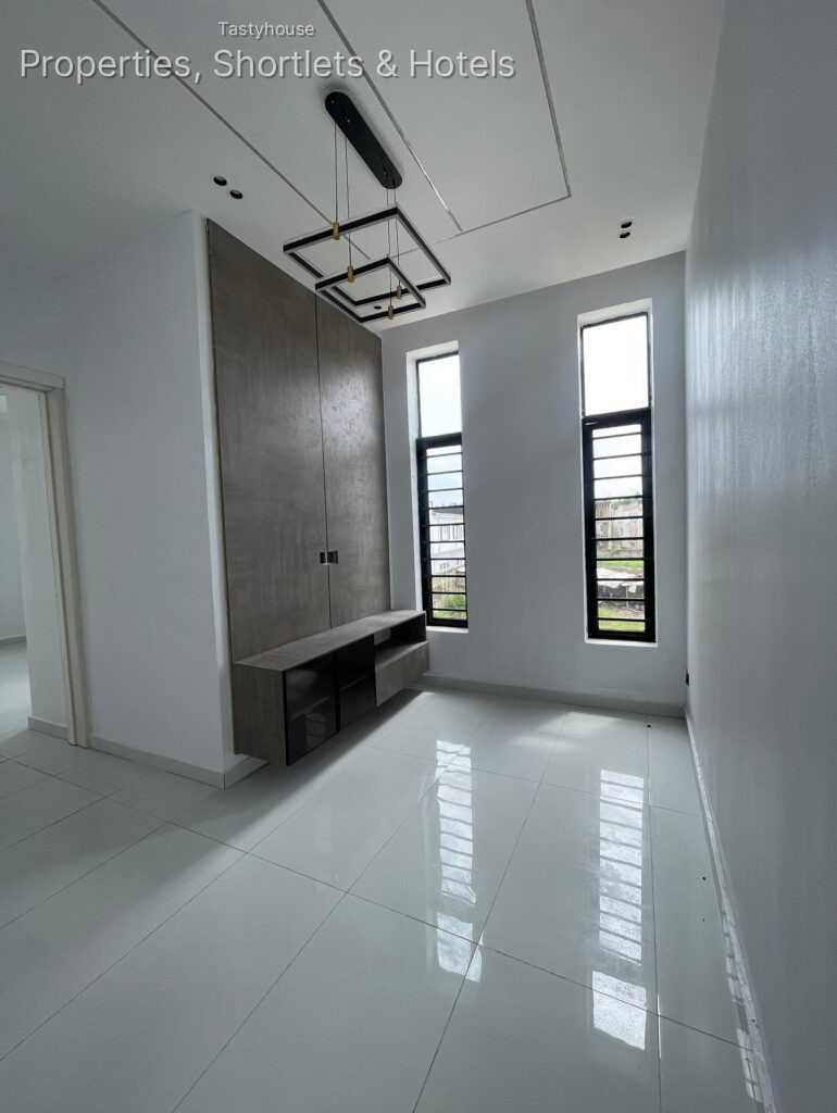 LUXURY 4BEDROOM FULLY DETACHEDDUPLEX