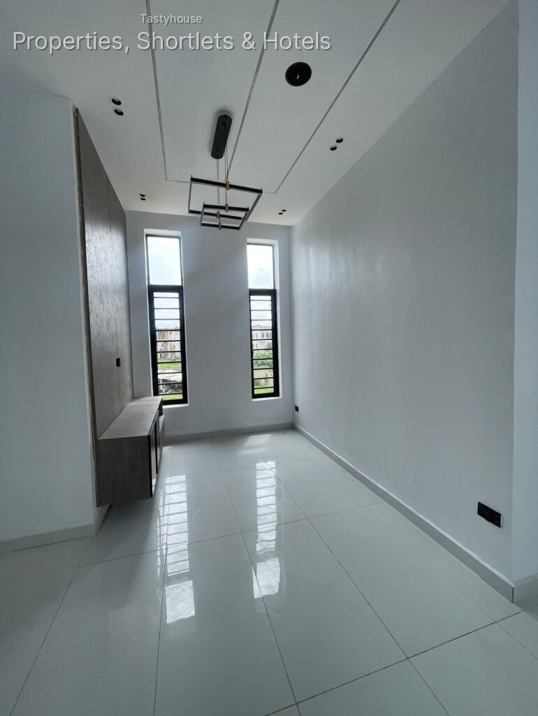 LUXURY 4BEDROOM FULLY DETACHEDDUPLEX