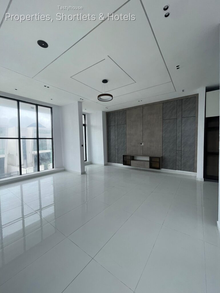 LUXURY 4BEDROOM FULLY DETACHEDDUPLEX