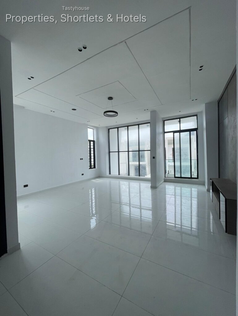 LUXURY 4BEDROOM FULLY DETACHEDDUPLEX