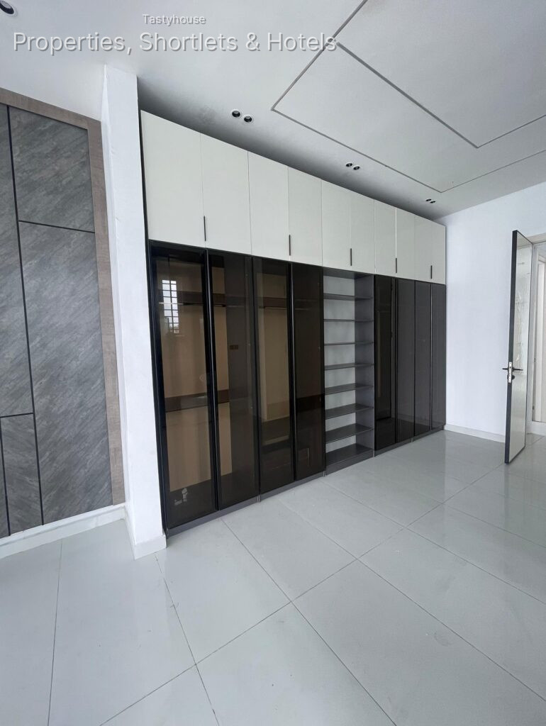 LUXURY 4BEDROOM FULLY DETACHEDDUPLEX