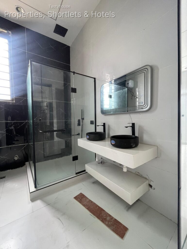 LUXURY 4BEDROOM FULLY DETACHEDDUPLEX