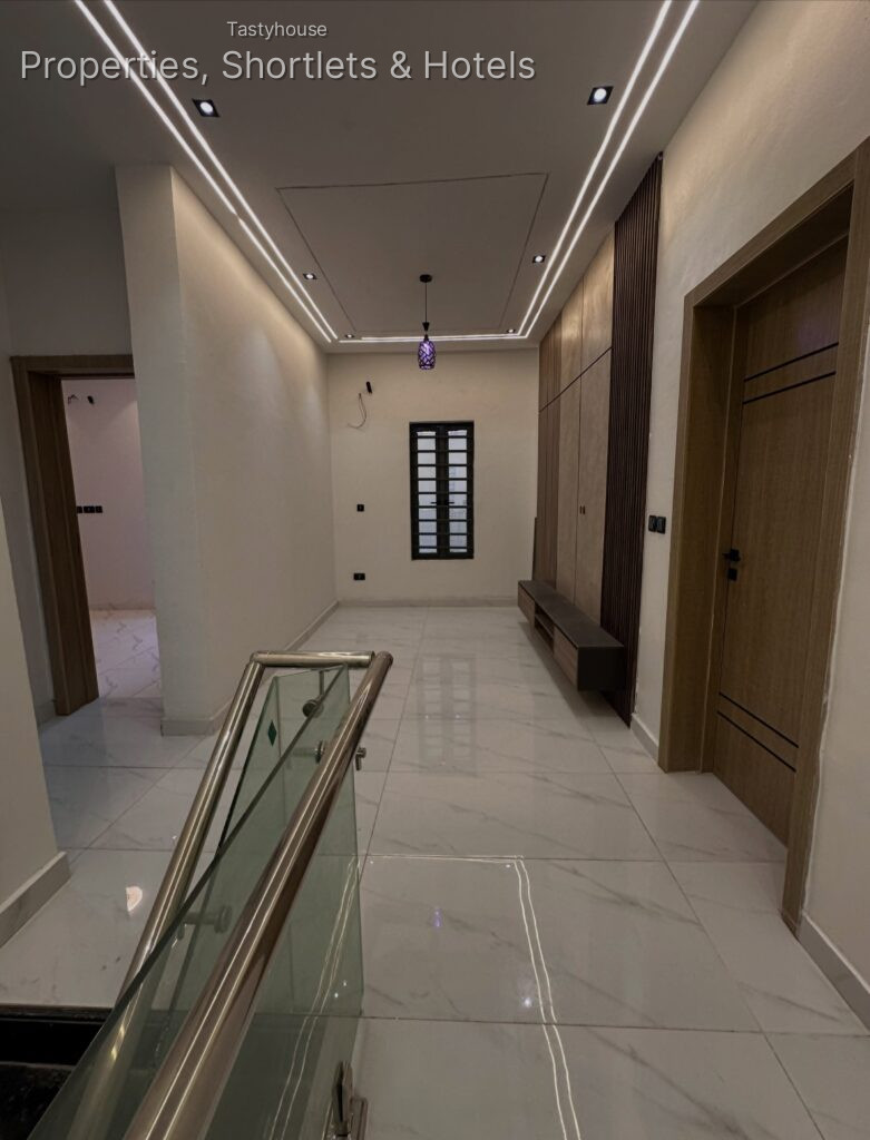 4-BEDROOM FULLY DETACHED DUPLEX