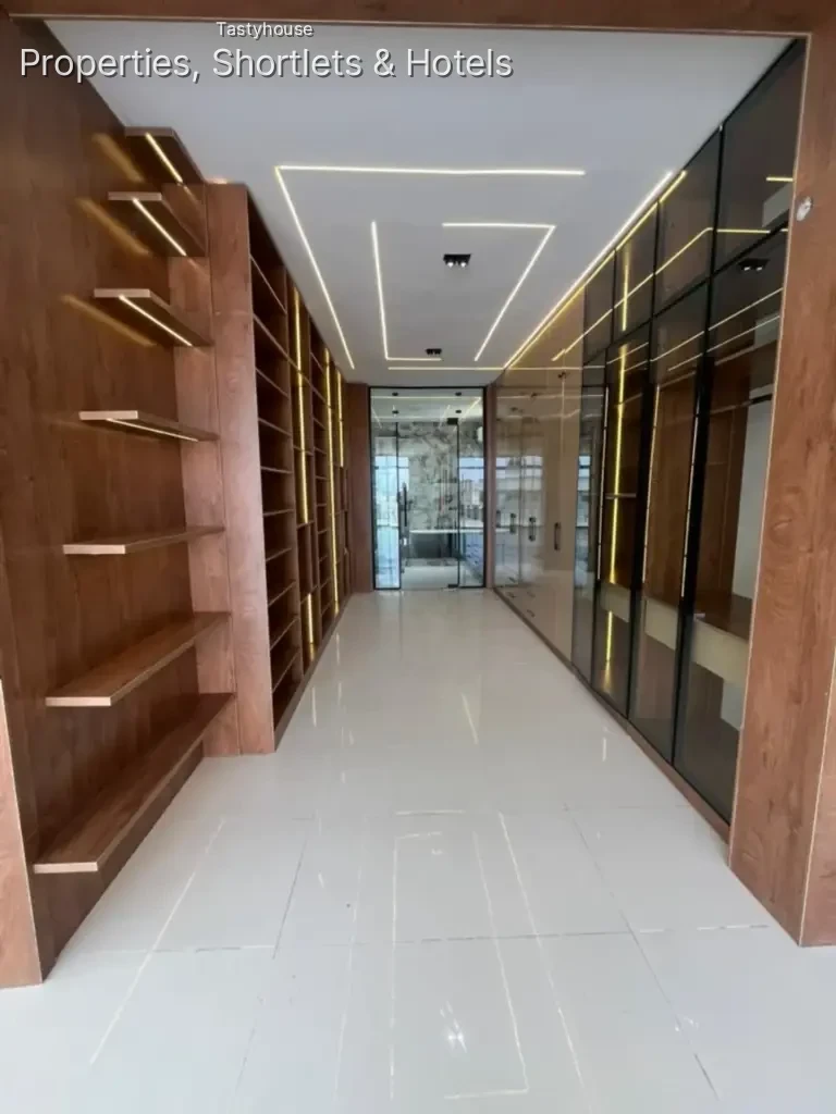 5 Bedrooms Fully Detached Duplex