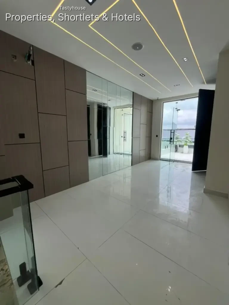 5 Bedrooms Fully Detached Duplex