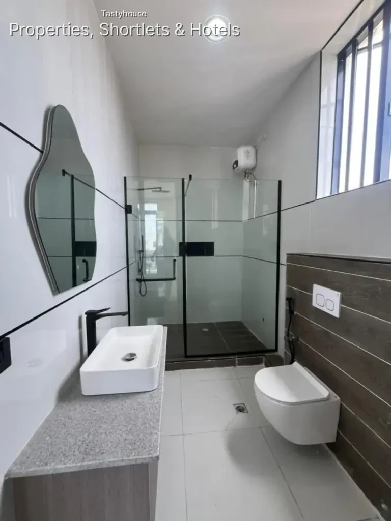 5 Bedrooms Fully Detached Duplex