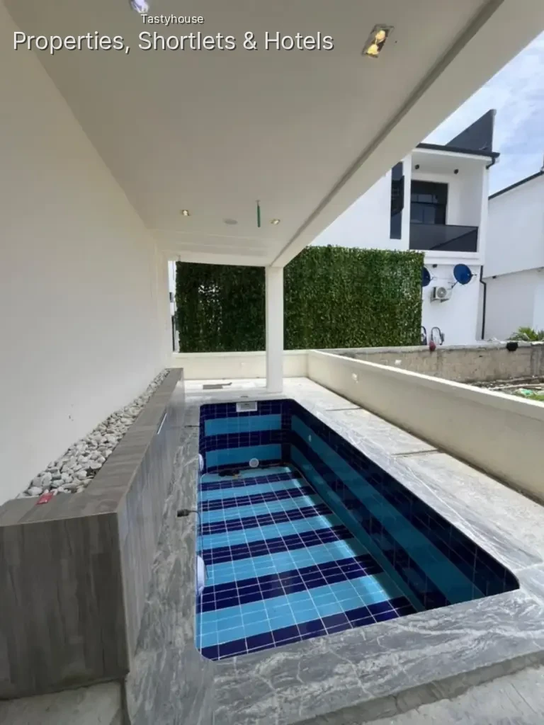 5 Bedrooms Fully Detached Duplex