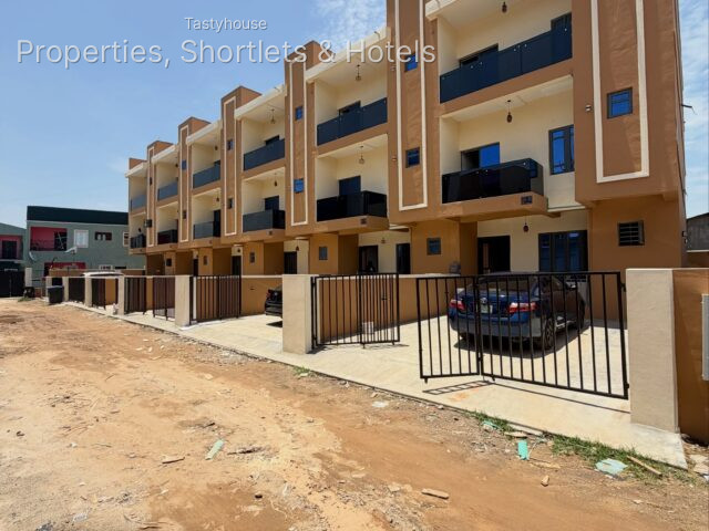 Well Spacious All En-suit 4 BedroomsTerrace Duplex