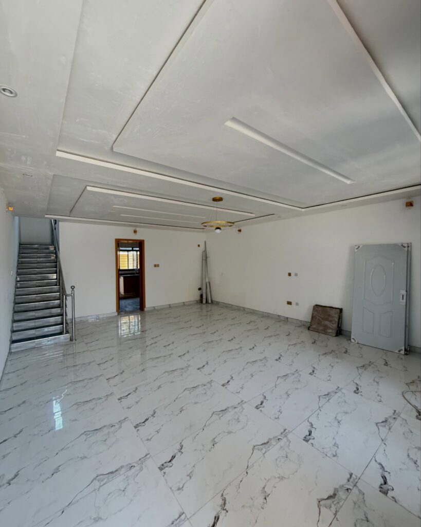 Well Spacious All En-suit 4 BedroomsTerrace Duplex