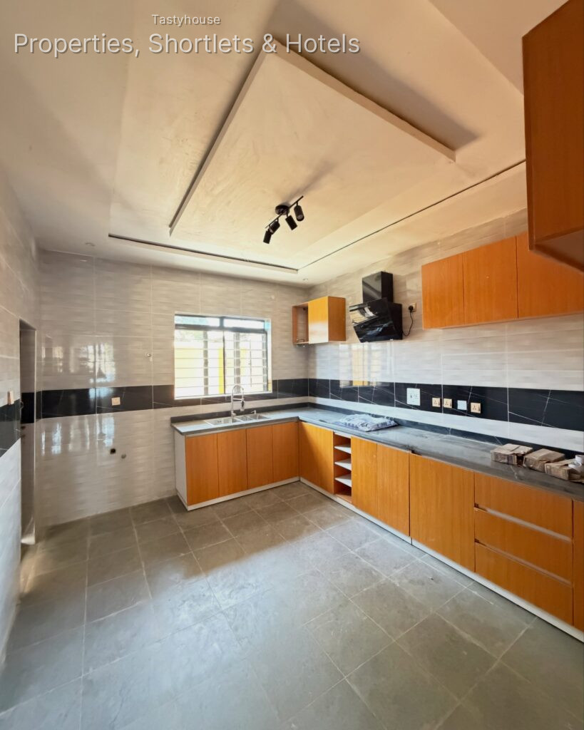 Well Spacious All En-suit 4 BedroomsTerrace Duplex
