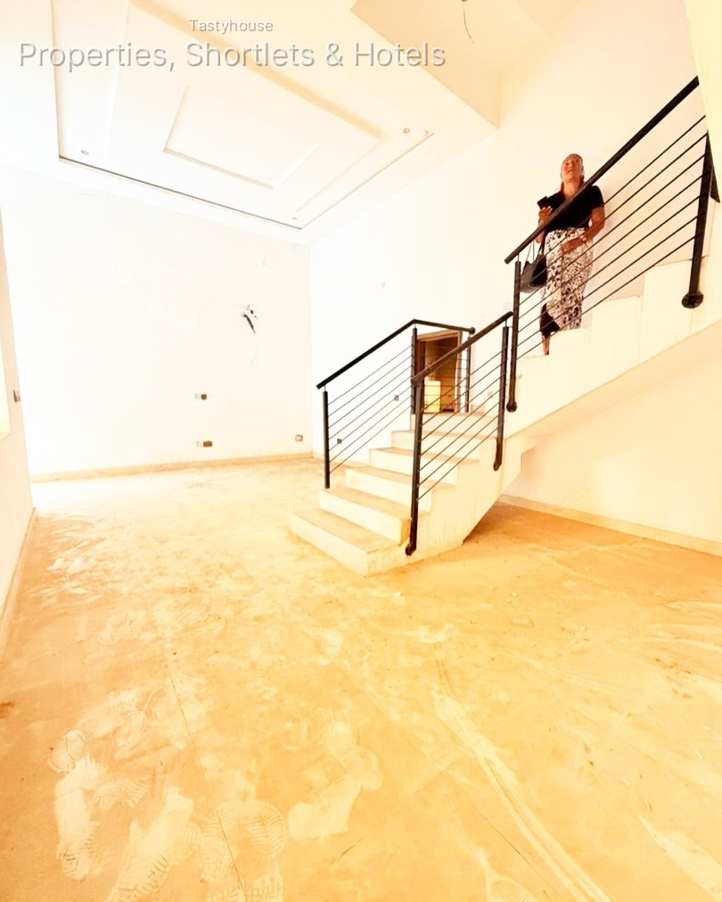 4 BEDROOM TERRACE DUPLEX WITH A ROOM BỌ