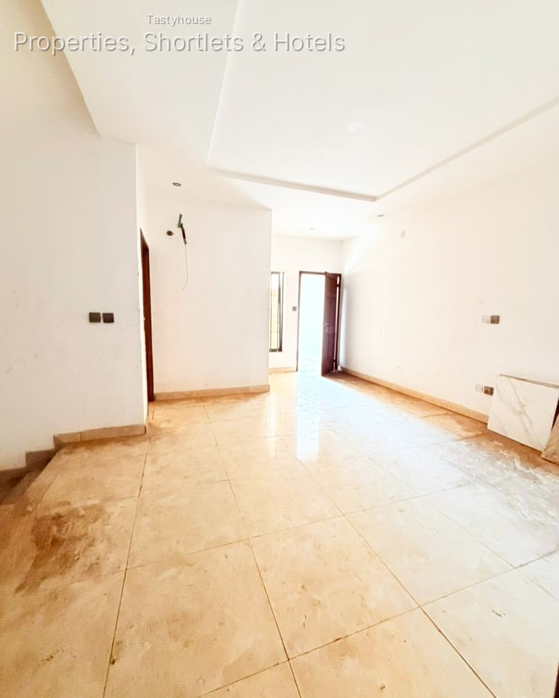 4 BEDROOM TERRACE DUPLEX WITH A ROOM BỌ