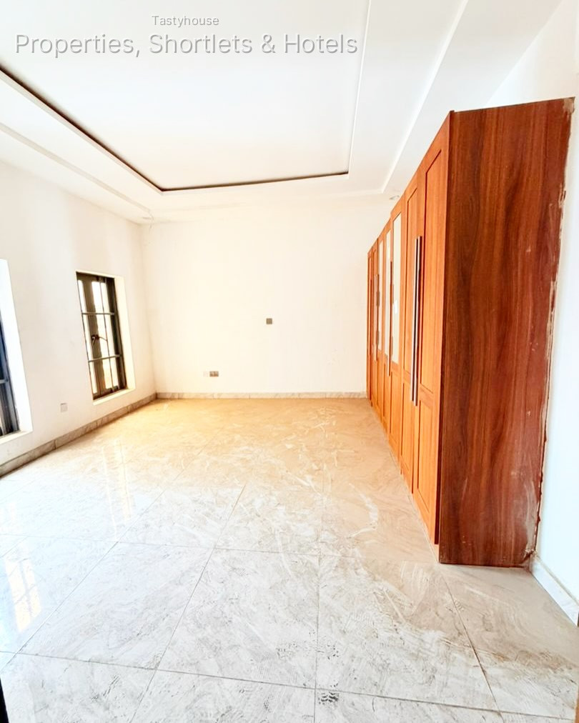 4 BEDROOM TERRACE DUPLEX WITH A ROOM BỌ