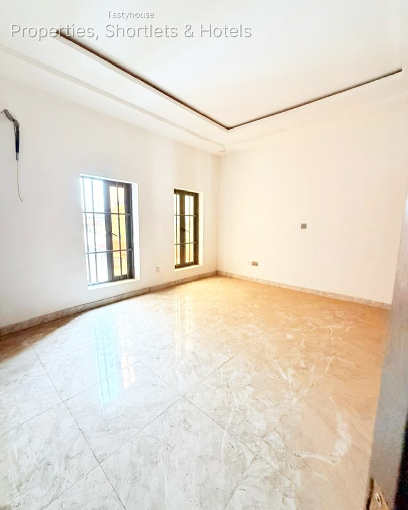 4 BEDROOM TERRACE DUPLEX WITH A ROOM BỌ