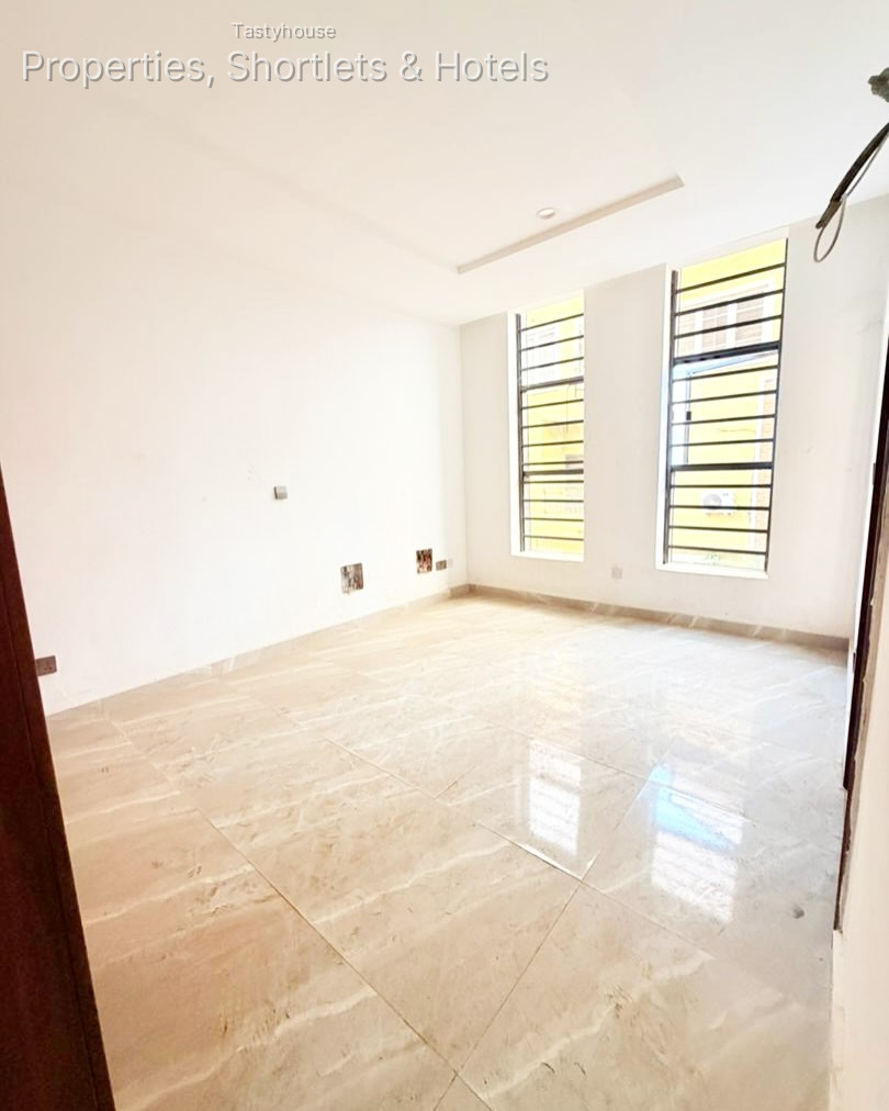 4 BEDROOM TERRACE DUPLEX WITH A ROOM BỌ