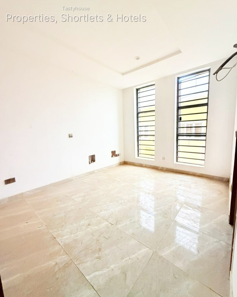 4 BEDROOM TERRACE DUPLEX WITH A ROOM BỌ