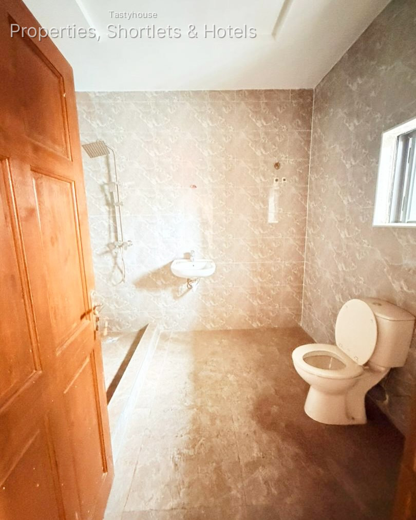 4 BEDROOM TERRACE DUPLEX WITH A ROOM BỌ