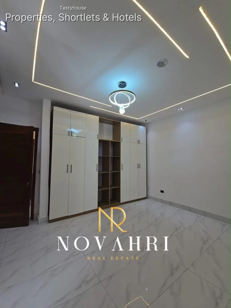 4 BEDROOM TERRACE DUPLEX