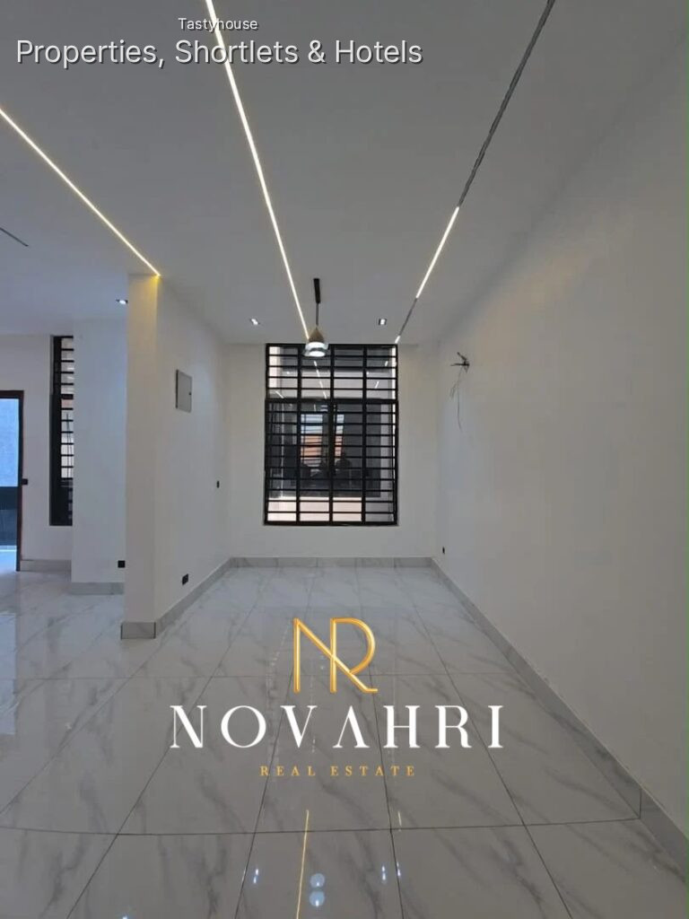 4 BEDROOM TERRACE DUPLEX