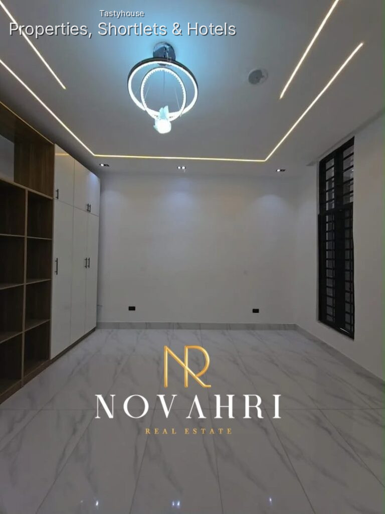 4 BEDROOM TERRACE DUPLEX