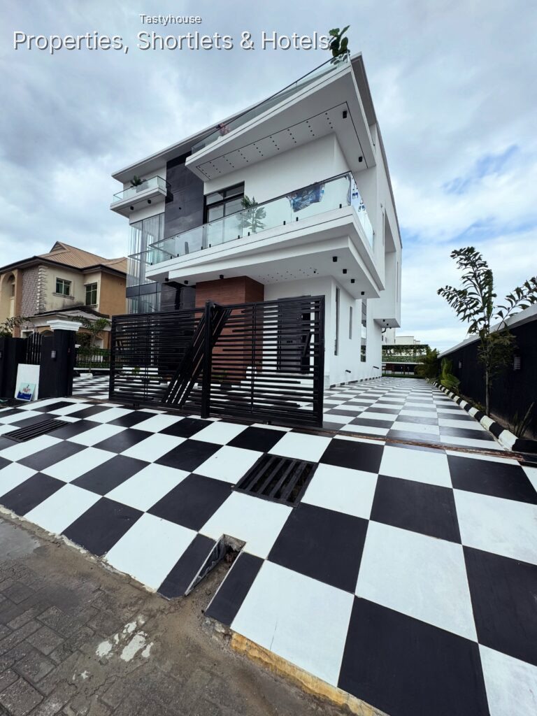 Newly-Built 5 Bedroom Duplex