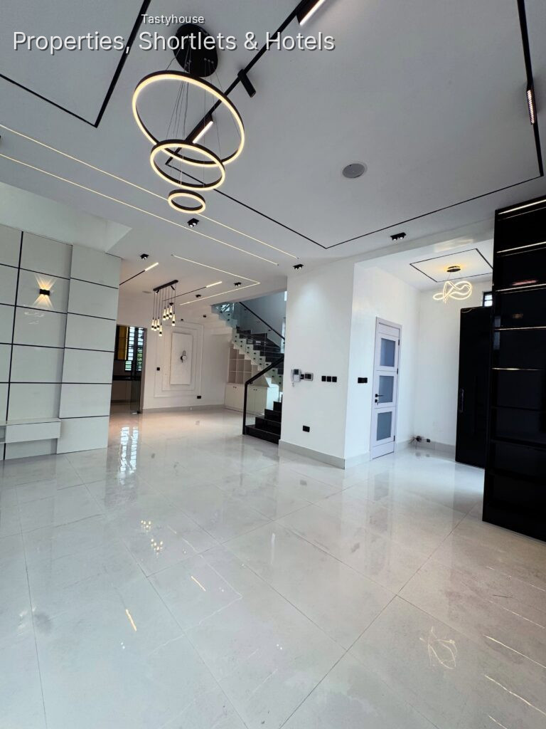 Newly-Built 5 Bedroom Duplex