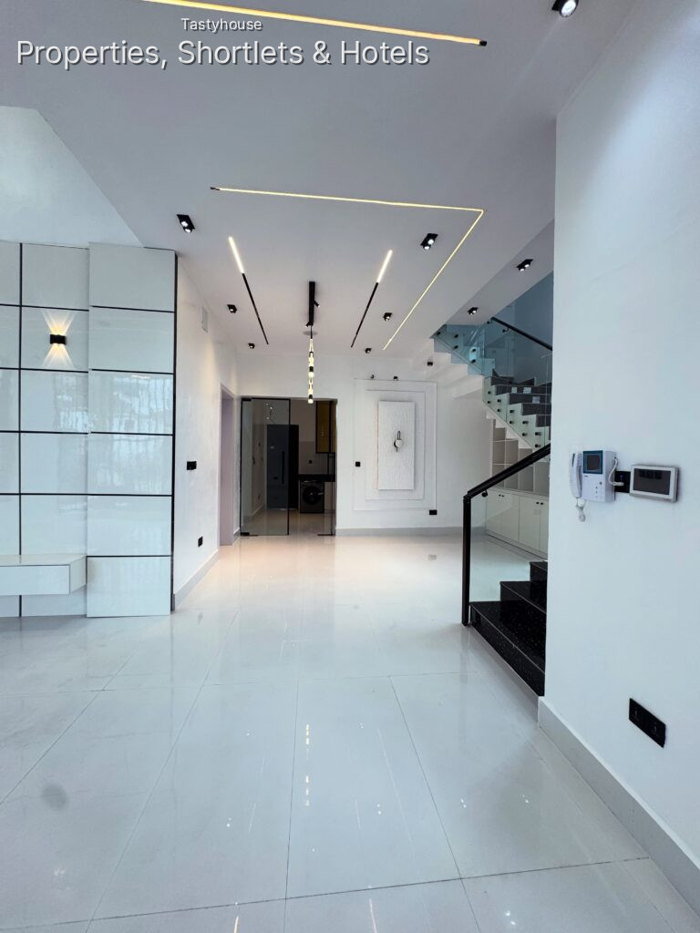 Newly-Built 5 Bedroom Duplex