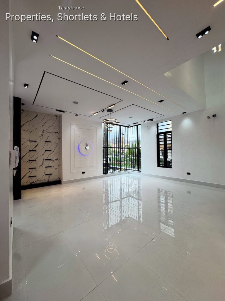 Newly-Built 5 Bedroom Duplex