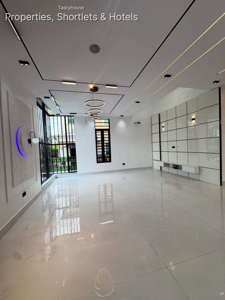 Newly-Built 5 Bedroom Duplex