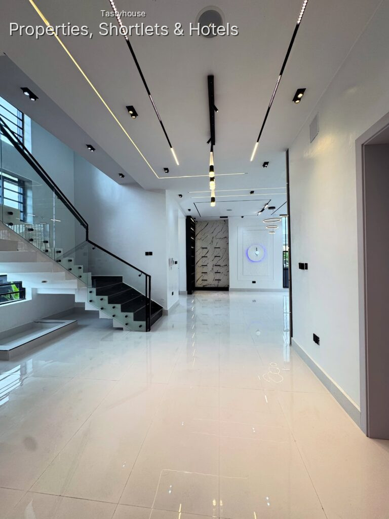 Newly-Built 5 Bedroom Duplex