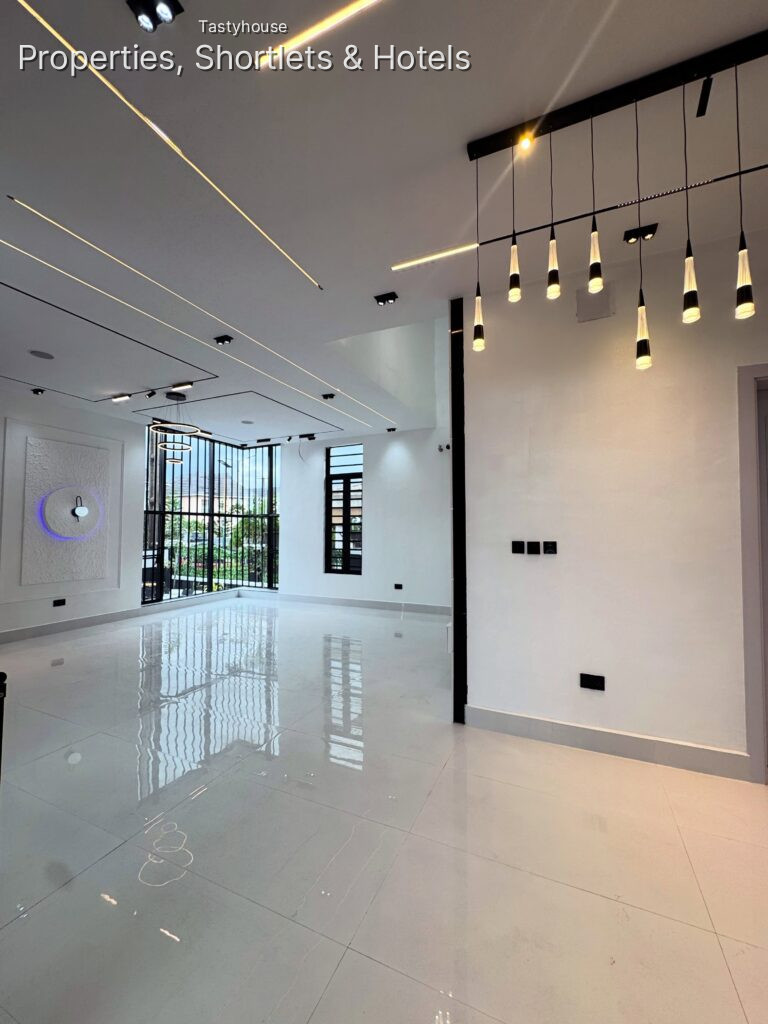 Newly-Built 5 Bedroom Duplex