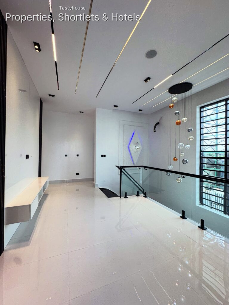 Newly-Built 5 Bedroom Duplex