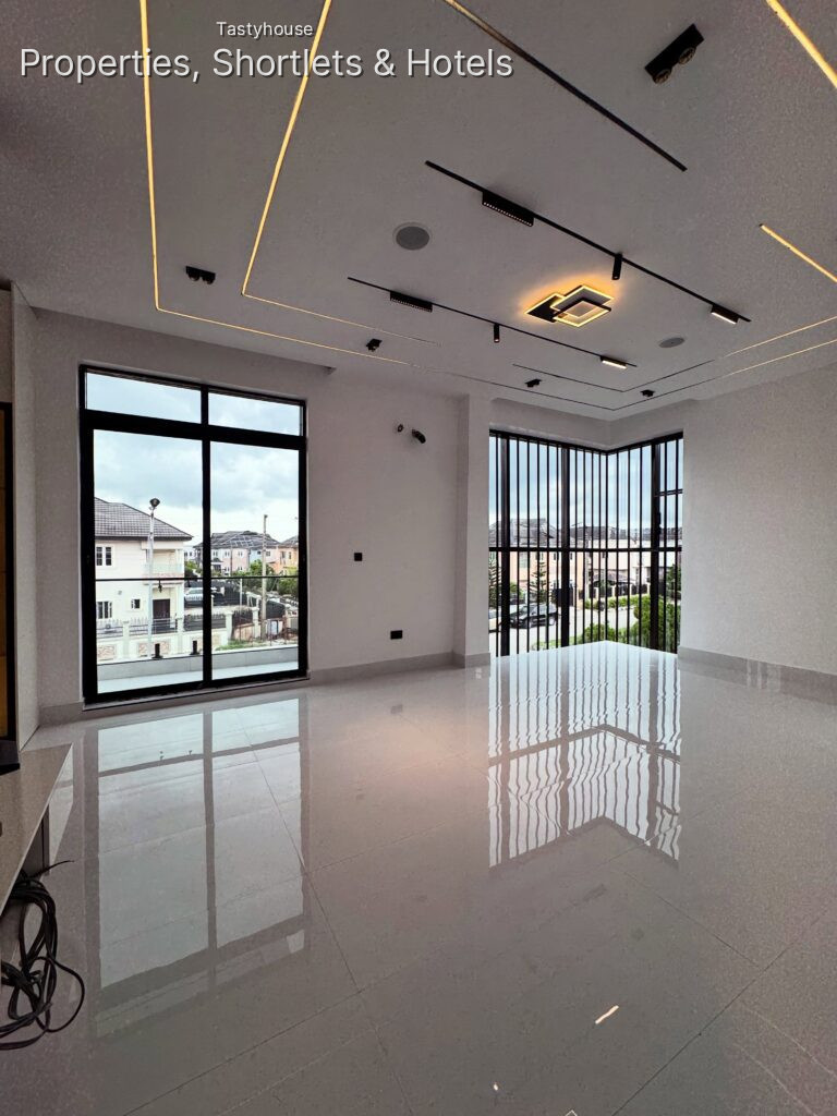 Newly-Built 5 Bedroom Duplex